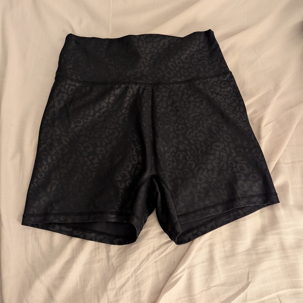 EUC Large BuffBunny Black Leopard Rosa Shorts